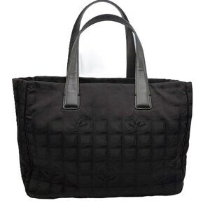 CHANEL Black Leather Shoulder Bag